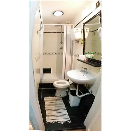 Oda ve Kahvaltı Walter 3*